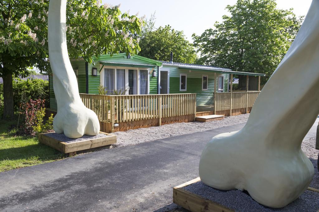 Adventurer'S Village Milton Keynes Exterior foto
