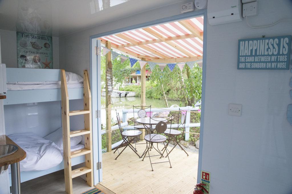 Adventurer'S Village Milton Keynes Exterior foto