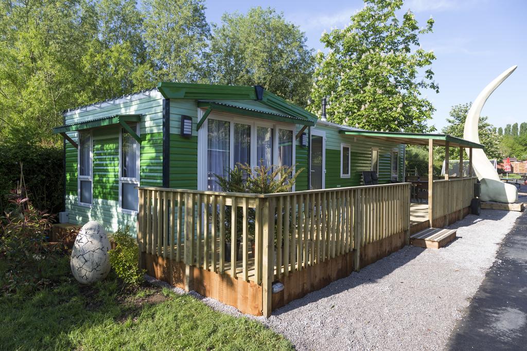 Adventurer'S Village Milton Keynes Exterior foto