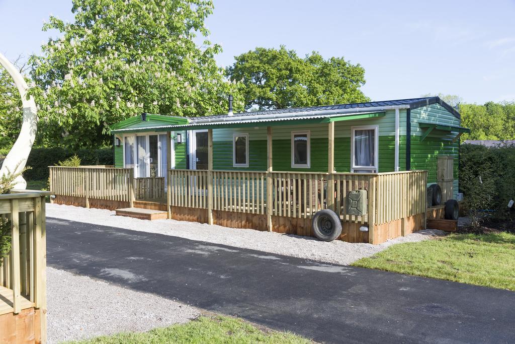 Adventurer'S Village Milton Keynes Exterior foto
