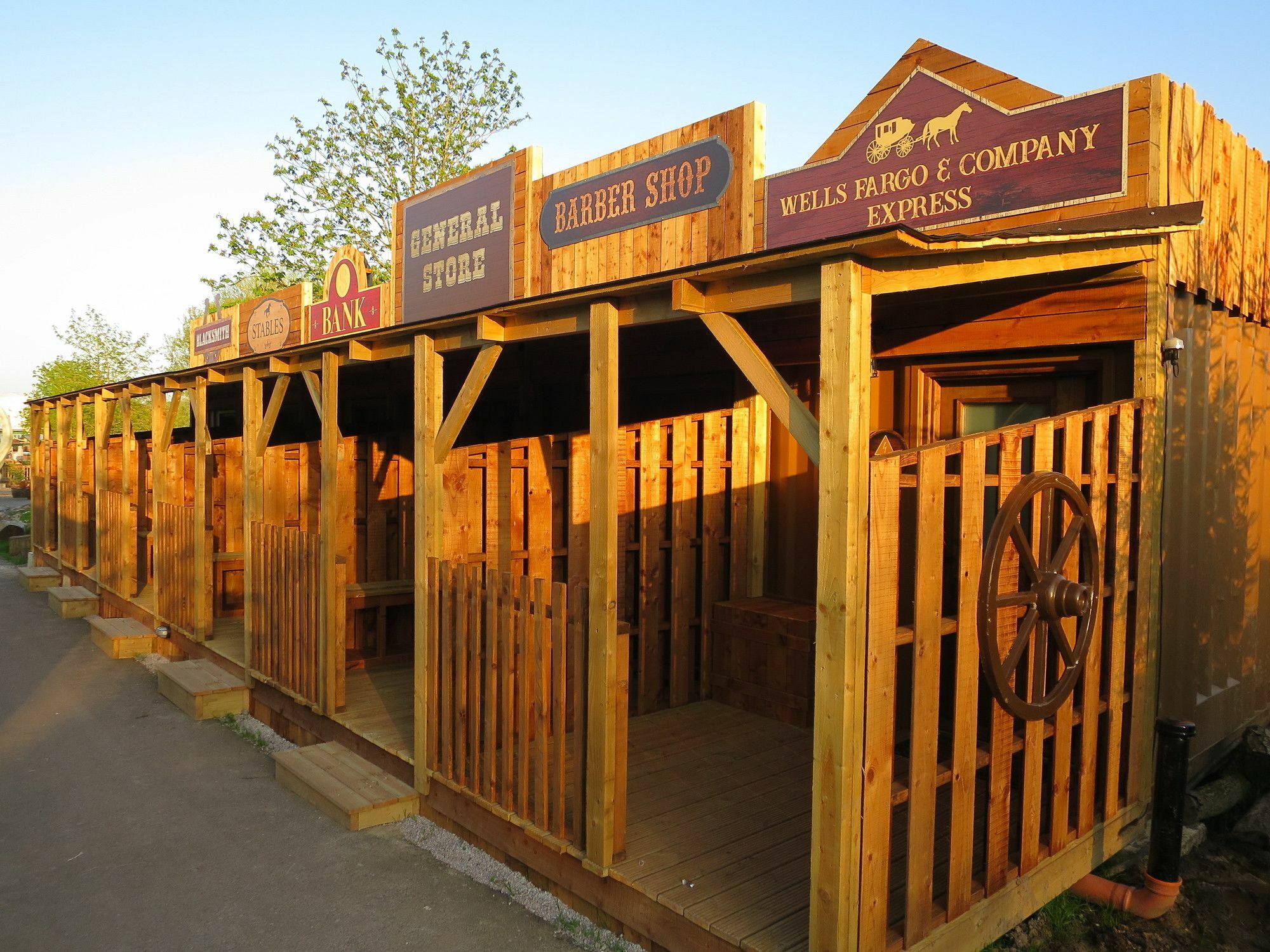 Adventurer'S Village Milton Keynes Exterior foto